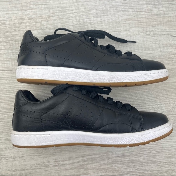 Nike Women’s Tennis 'Classic Ultra’ Leather Sneaker in Black, US 7.5 - Picture 9 of 13